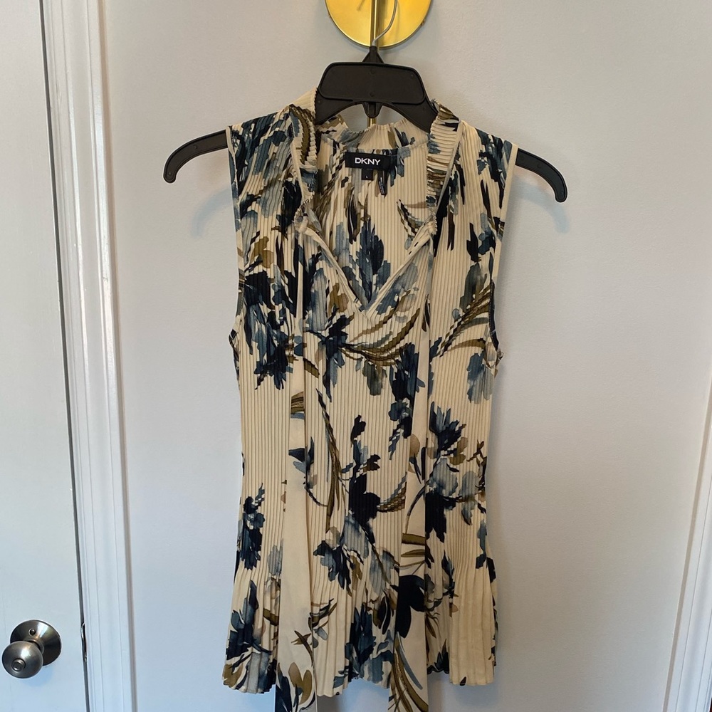 DKNY Pleated Floral Print Sleeveless Blouse